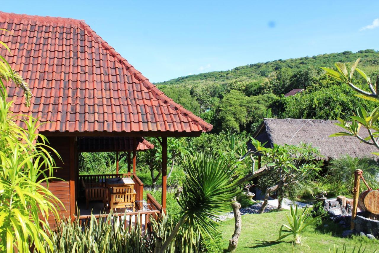 Bamboo Bungalow Jungle View Batununggul Exterior photo