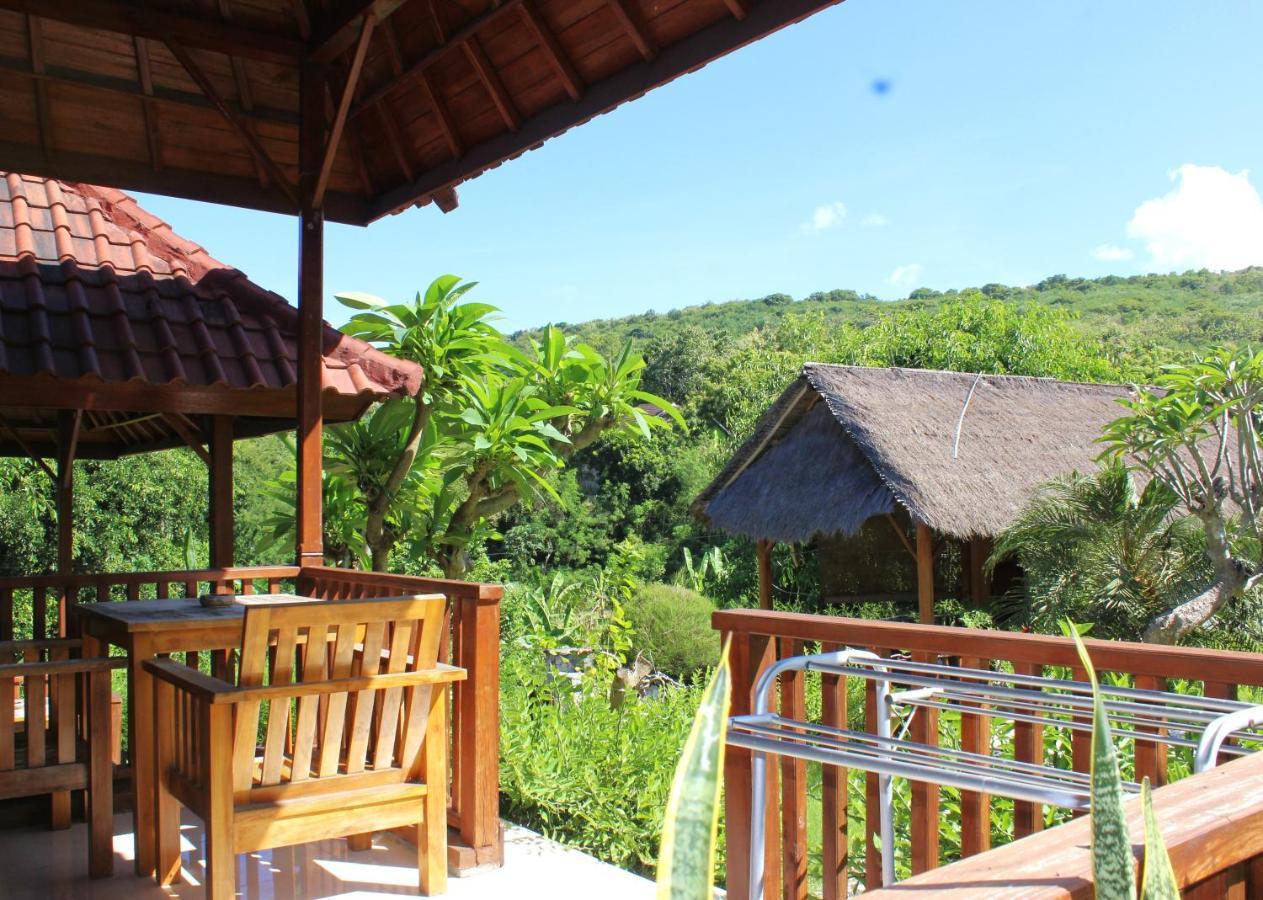 Bamboo Bungalow Jungle View Batununggul Exterior photo