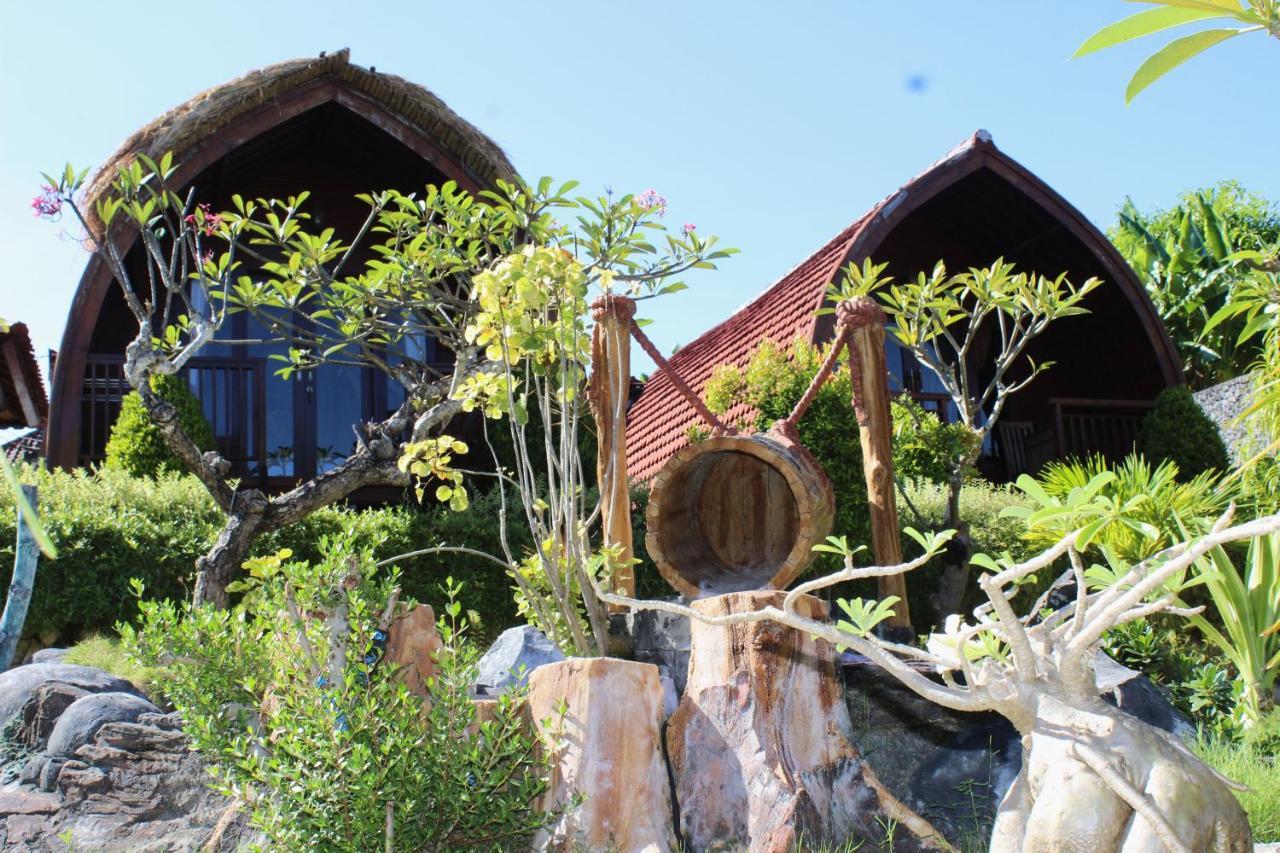 Bamboo Bungalow Jungle View Batununggul Exterior photo