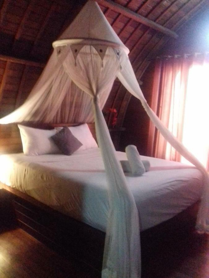 Bamboo Bungalow Jungle View Batununggul Exterior photo